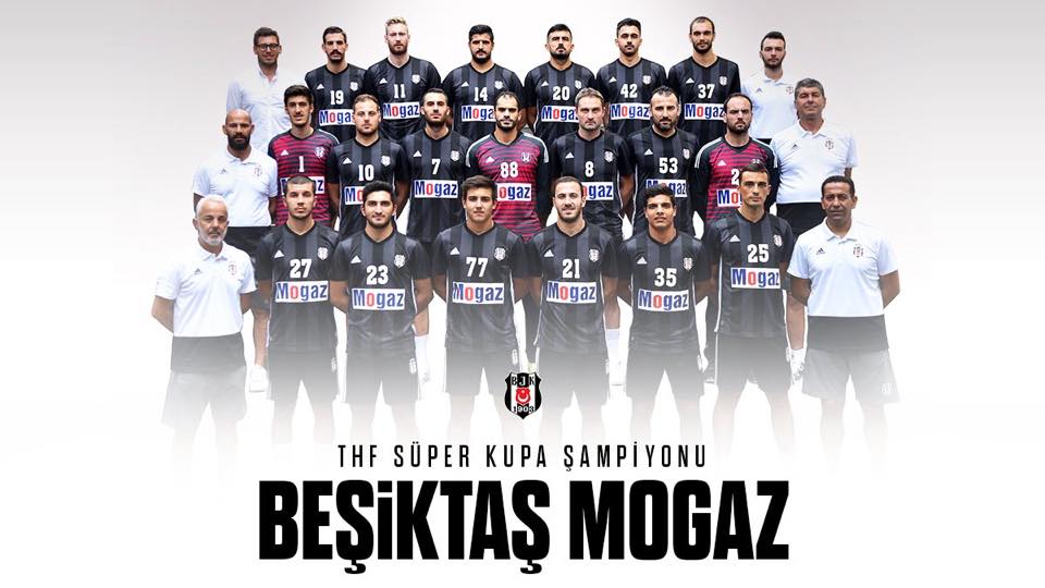 KOCAELI, TURQUIA - 11 DE FEVEREIRO DE 2017: Jogadores Na Ação Durante A  Harmonia Do Handball Da Liga Dos Campeões De VELUX EHF Entre O GH De  Besiktas MOGAZ E Dinamo Bucuresti.