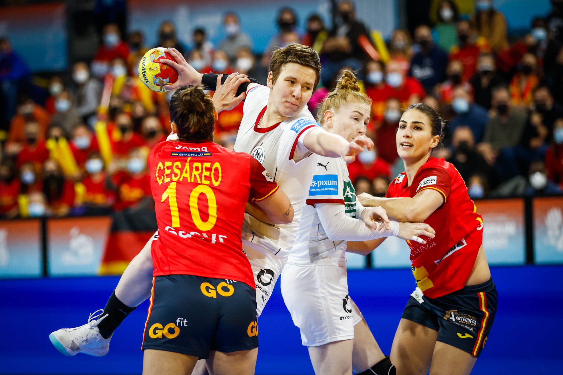 Cuantos pasos se pueden dar en balonmano